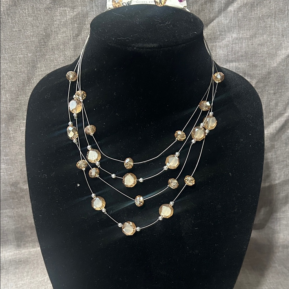 Fashion Jewelry Elegant Gold Beaded Necklace with matching earrings